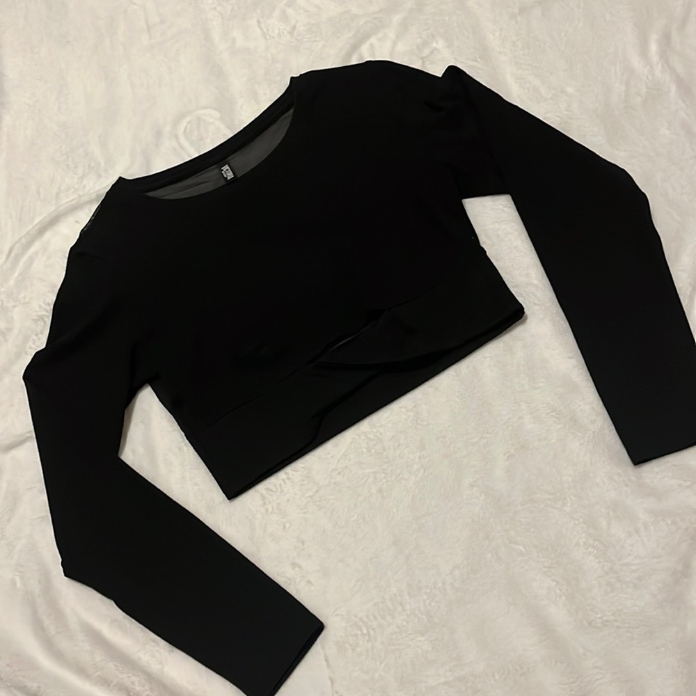 Victoria Sport long sleeve crop